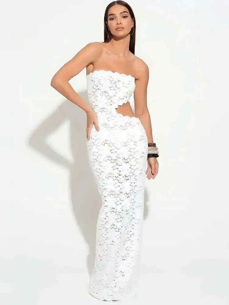 Vestido Branco em Renda Recortado